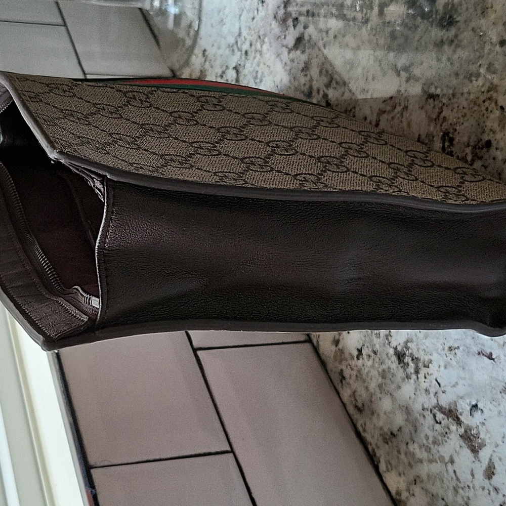 Gucci Supreme Messenger Bag - Picture 3 of 4